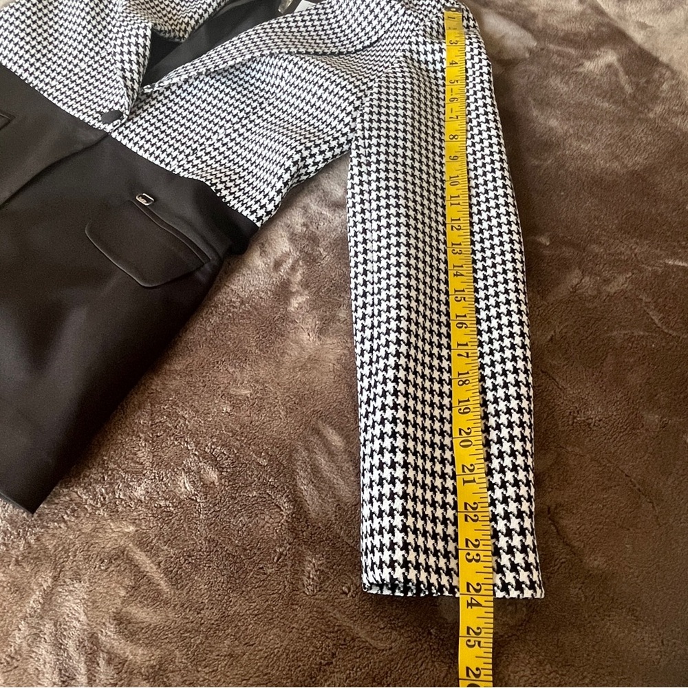 Stylish Black and White Houndstooth Women's Blazer - Picture 12 of 13
